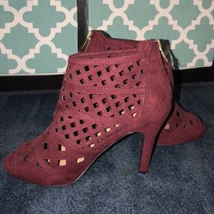 Adorable Maroon Heels